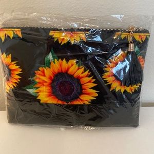 NWOT, Sunflower Zippered Pouch